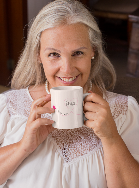 Oma ist die Beste – Tasse matt | Geschenk für Großmutter | Hochweiß, 330 ml, spülmaschinenfest | Made in Germany