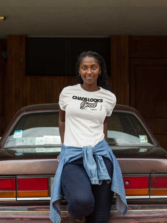 Casual Tee "Chaos looks good today"