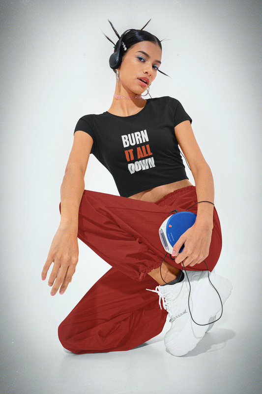 👚 Women’s Crop Top „Burn It All Down“