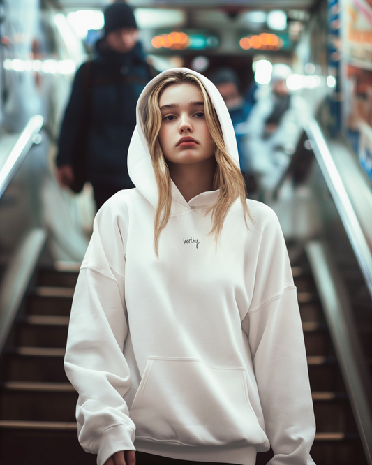 🤍 Signature Edition Sweater „Worthy“ – Damen Regular