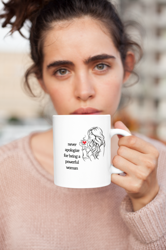 ☕ Never Apologize – Keramiktasse 330 ml | Für alle, die sich nie kleiner machen